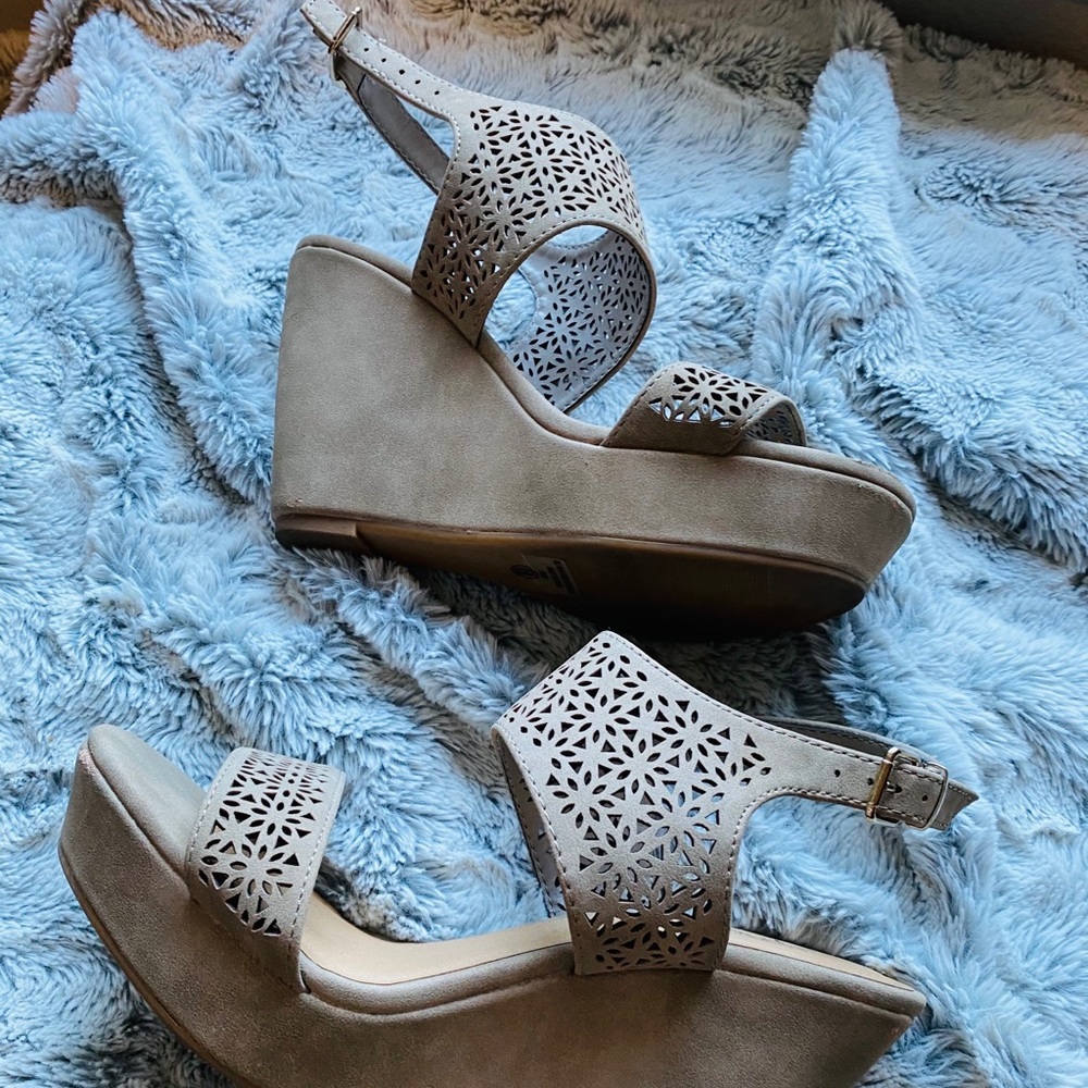 Y•Not?  - 8.5 - Beige/Light Taupe - Wedges